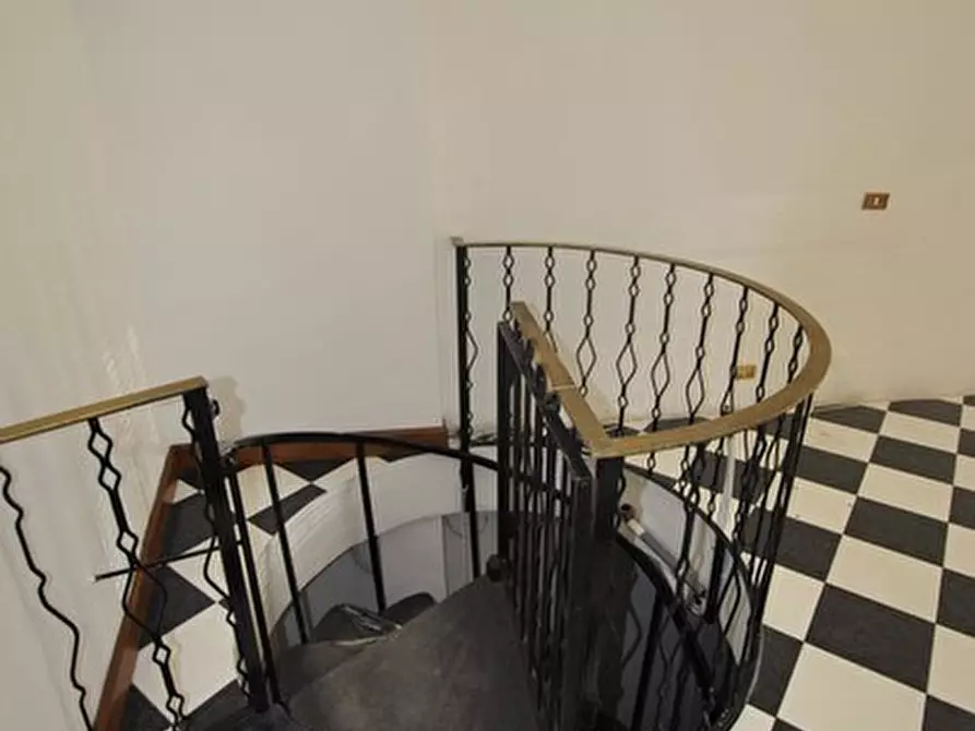 Immagine 9 di Locale commerciale in vendita  in Via Balbo a Vercelli