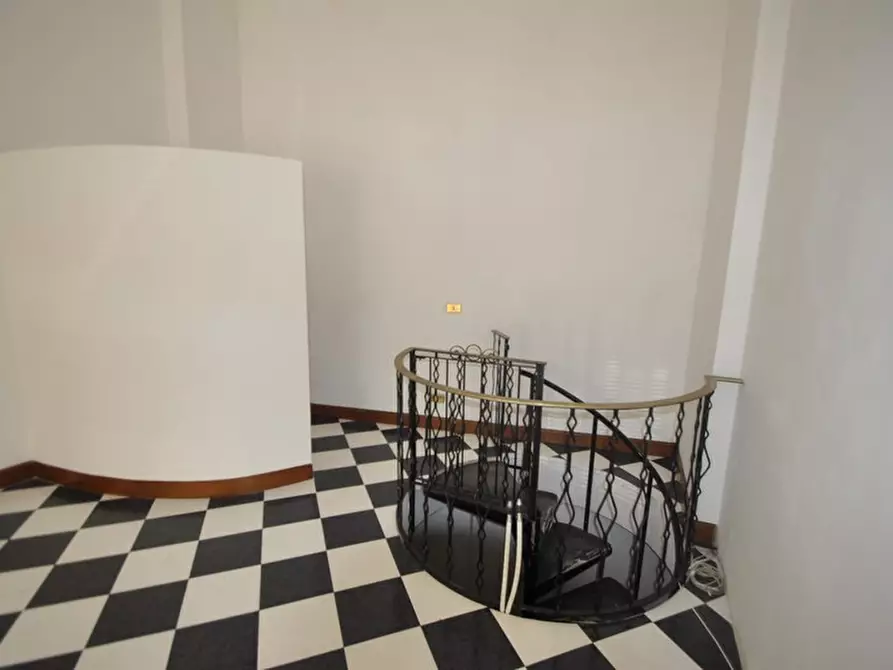 Immagine 7 di Locale commerciale in vendita  in Via Balbo a Vercelli