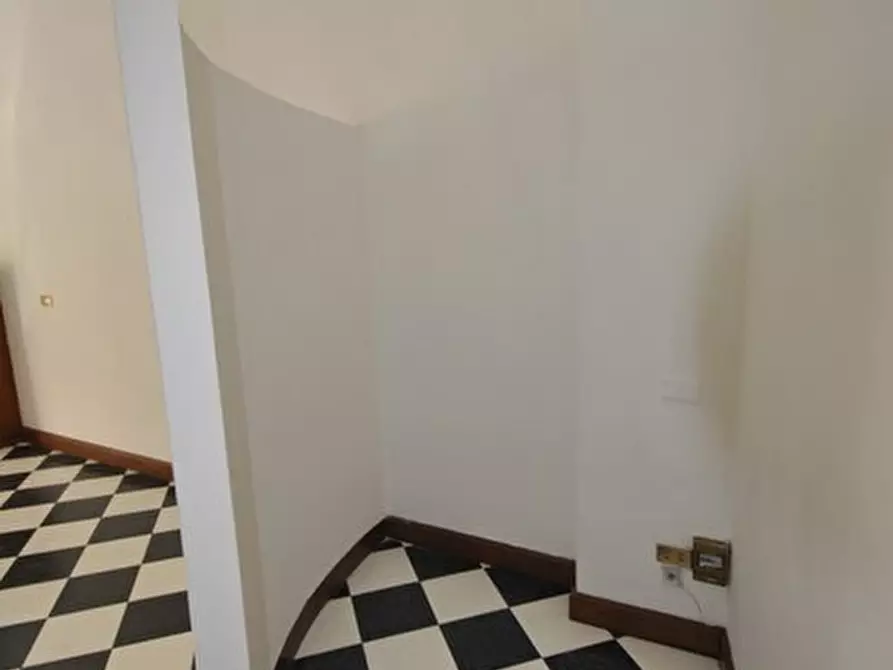 Immagine 6 di Locale commerciale in vendita  in Via Balbo a Vercelli