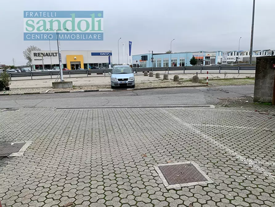 Immagine 4 di Capannone industriale in affitto  in Via Vercelli a Caresanablot