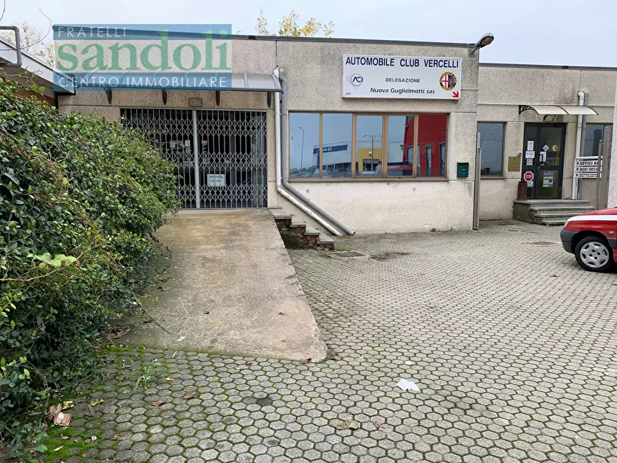 Immagine 3 di Capannone industriale in affitto  in Via Vercelli a Caresanablot