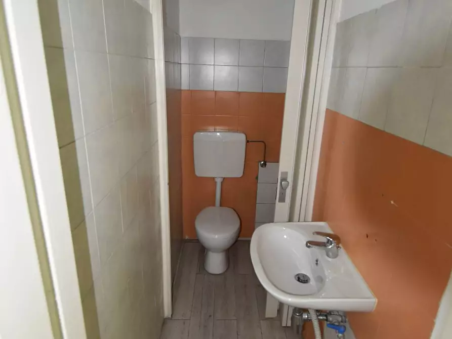 Immagine 4 di Ufficio in vendita  in via Gran Paradiso a Vercelli