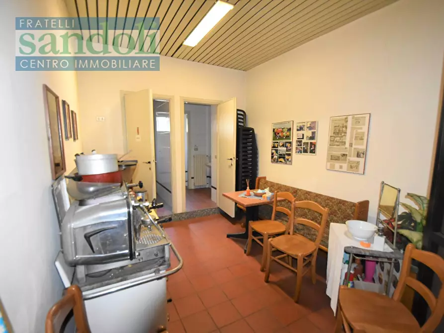 Immagine 15 di Locale commerciale in vendita  in Corso Randaccio a Vercelli