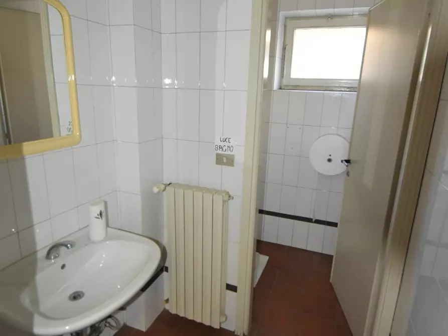 Immagine 17 di Locale commerciale in vendita  in Corso Randaccio a Vercelli