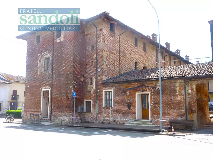 Immagine 1 di Castello in vendita  in piazza San Martino a Casanova Elvo