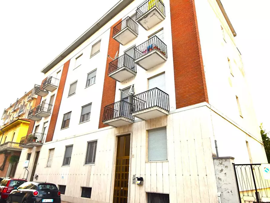 Immagine 1 di Appartamento in vendita  in Via Confiernza a Vercelli