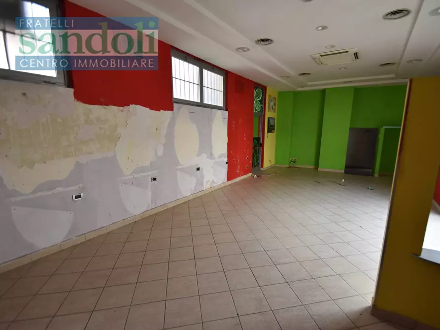 Immagine 5 di Locale commerciale in vendita  in via Sempione a Vercelli