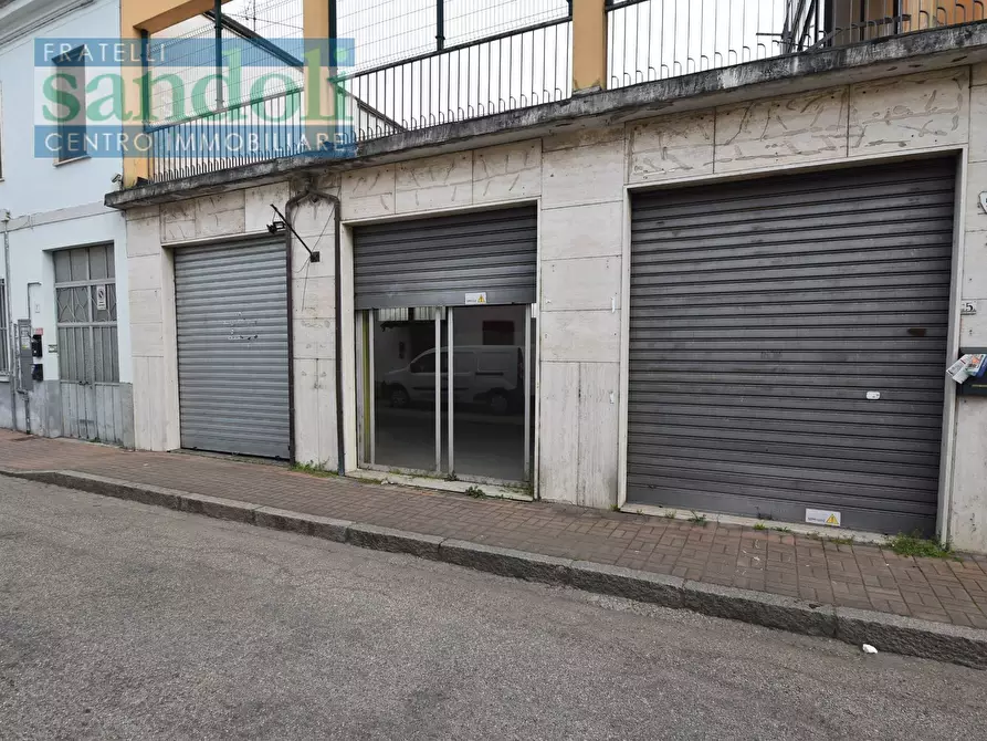 Immagine 9 di Locale commerciale in vendita  in via Sempione a Vercelli