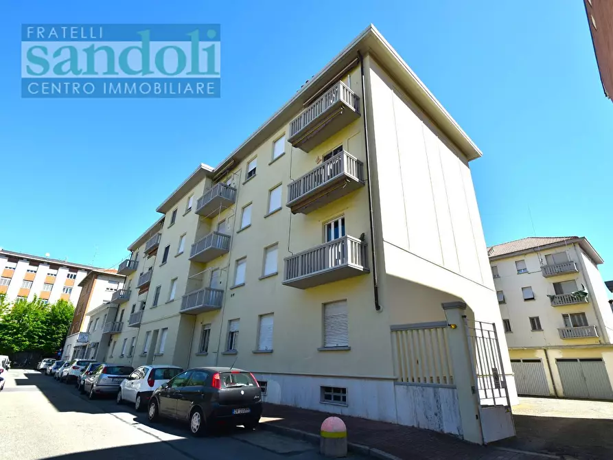 Immagine 1 di Appartamento in vendita  in Via Leopardi a Vercelli