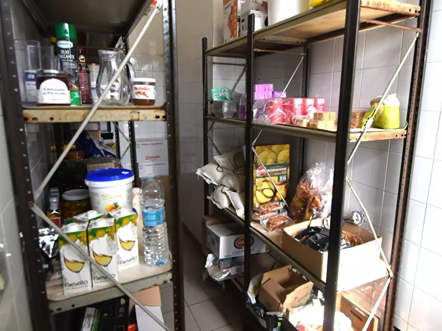 Immagine 13 di Locale commerciale in vendita  in Via Trino a Vercelli