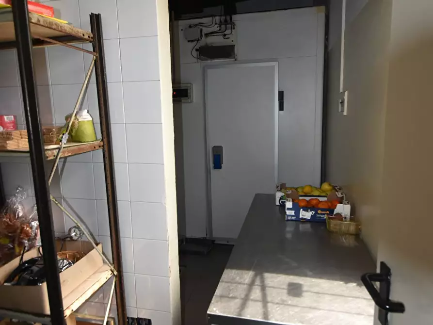 Immagine 14 di Locale commerciale in vendita  in Via Trino a Vercelli