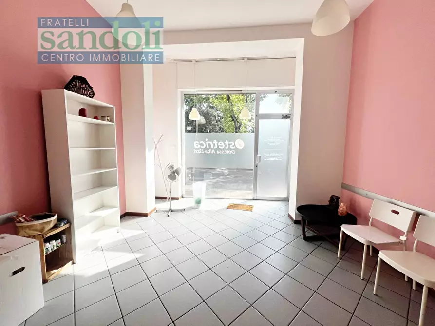 Immagine 1 di Locale commerciale in affitto  in corso Abbiate a Vercelli
