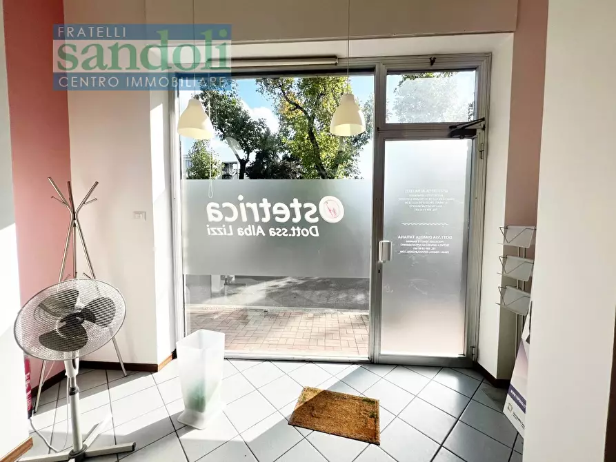 Immagine 2 di Locale commerciale in affitto  in corso Abbiate a Vercelli
