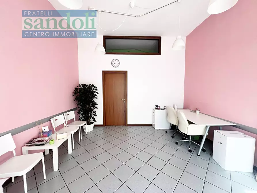 Immagine 3 di Locale commerciale in affitto  in corso Abbiate a Vercelli