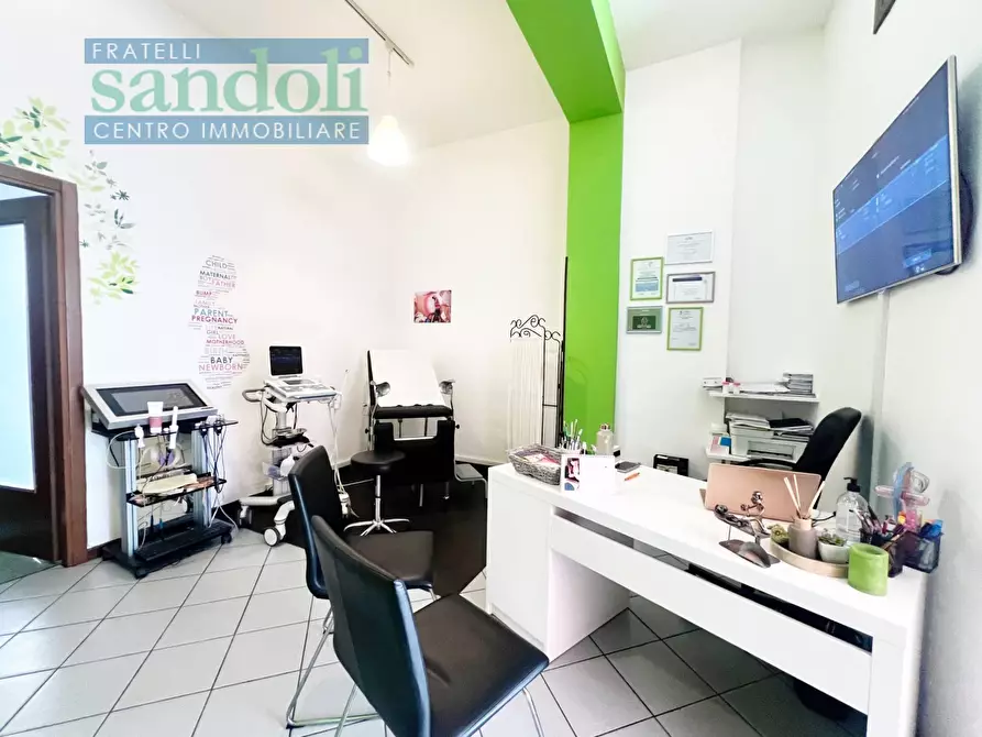 Immagine 6 di Locale commerciale in affitto  in corso Abbiate a Vercelli