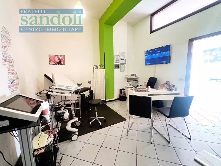 Immagine 7 di Locale commerciale in affitto  in corso Abbiate a Vercelli