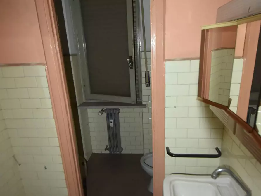 Immagine 12 di Ufficio in vendita  in Viale Torricelli a Vercelli