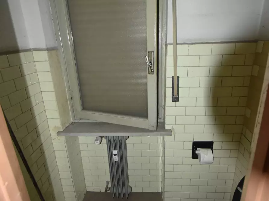 Immagine 13 di Ufficio in vendita  in Viale Torricelli a Vercelli