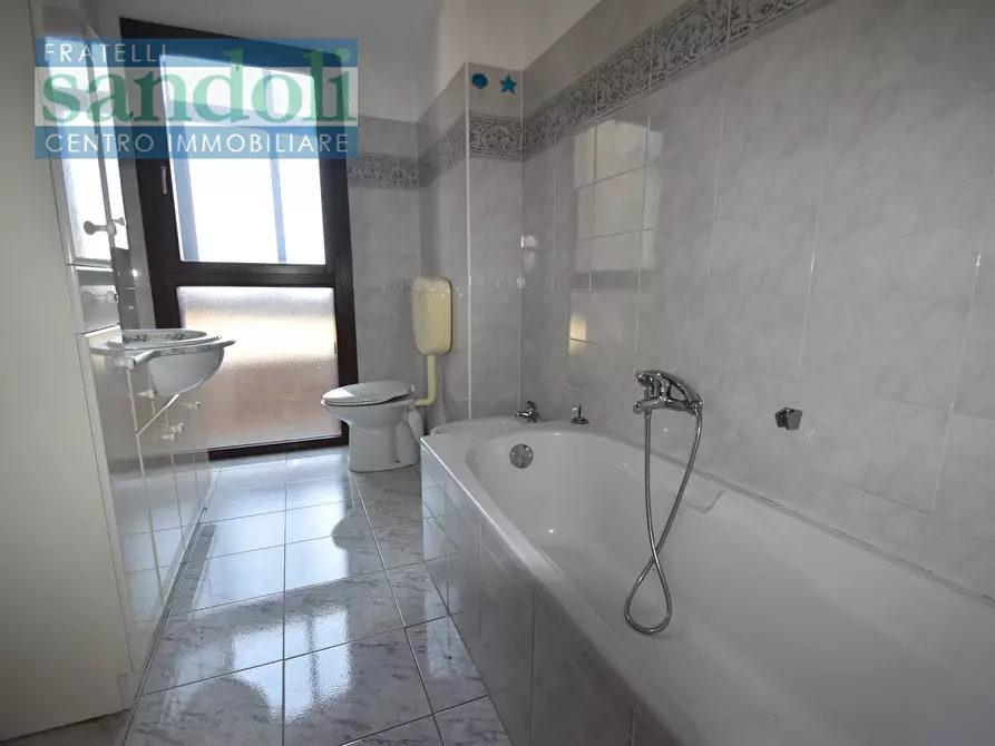 Immagine 15 di Appartamento in vendita  in Via Locati a Vercelli