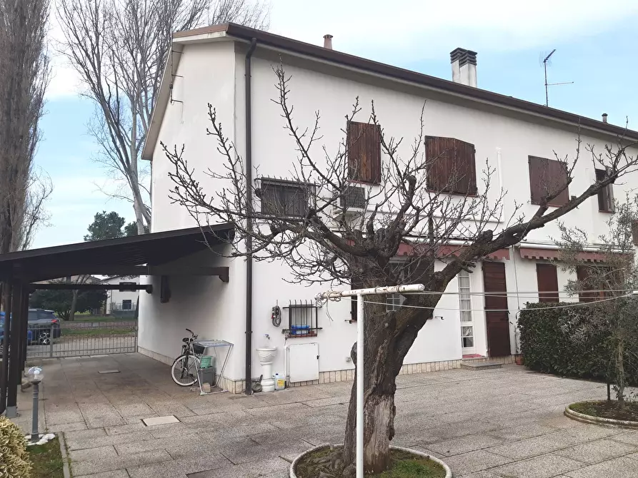 Immagine 1 di Villetta a schiera in vendita  in Via Claudio Todeschi a Ferrara