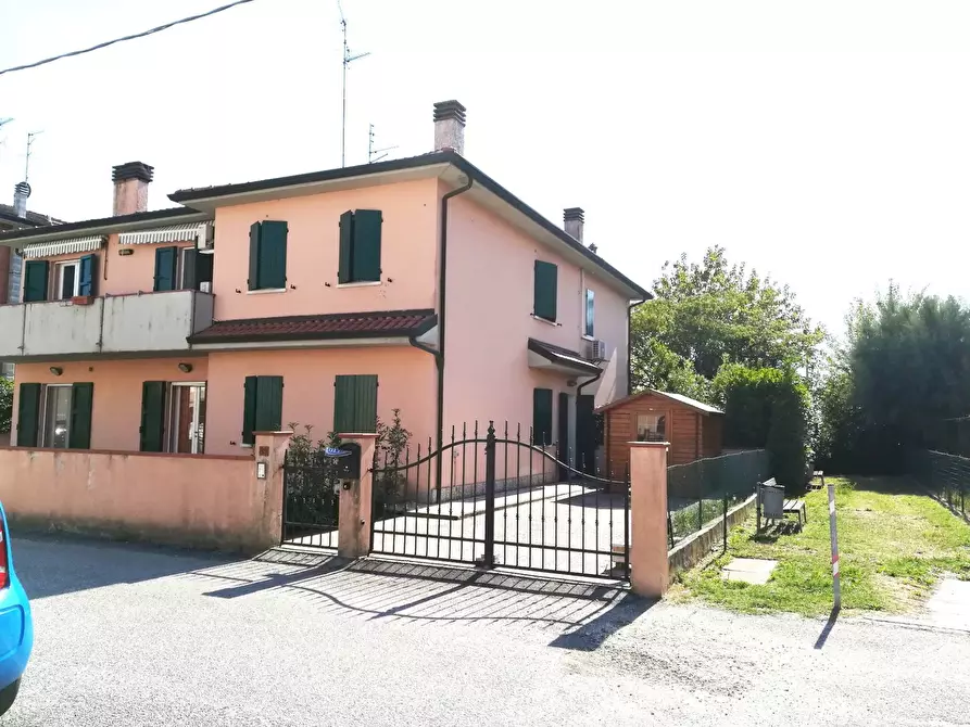 Immagine 1 di Appartamento in vendita  in Via Del Progresso a Ferrara