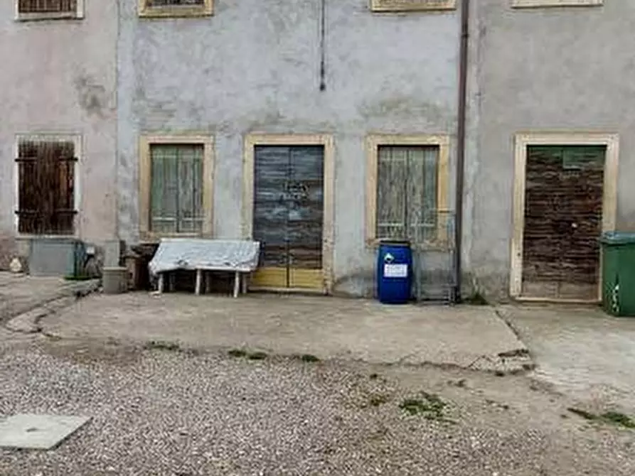Immagine 1 di Camera in vendita  a Montecchia Di Crosara