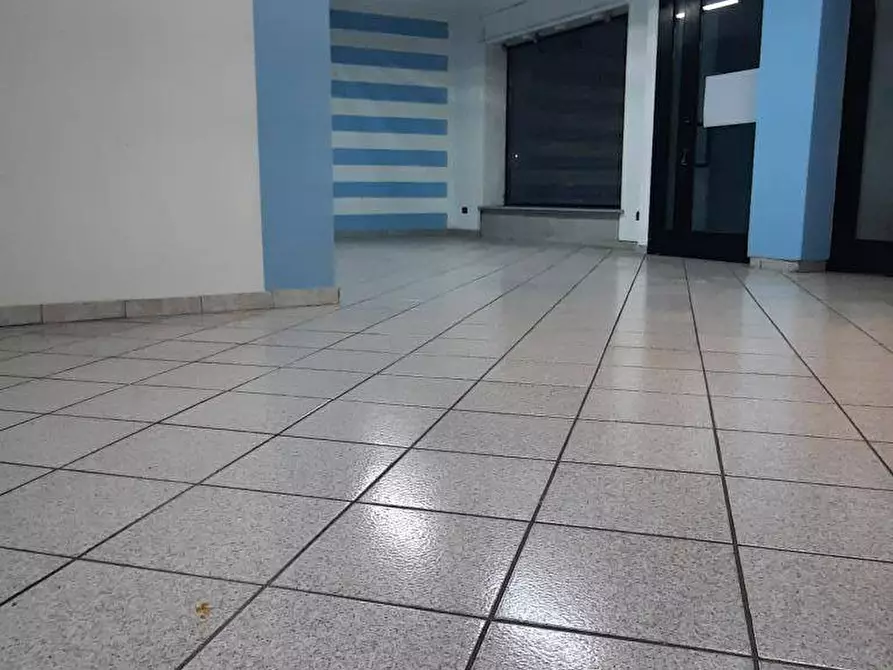 Immagine 3 di Locale commerciale in vendita  a Monteforte D'alpone