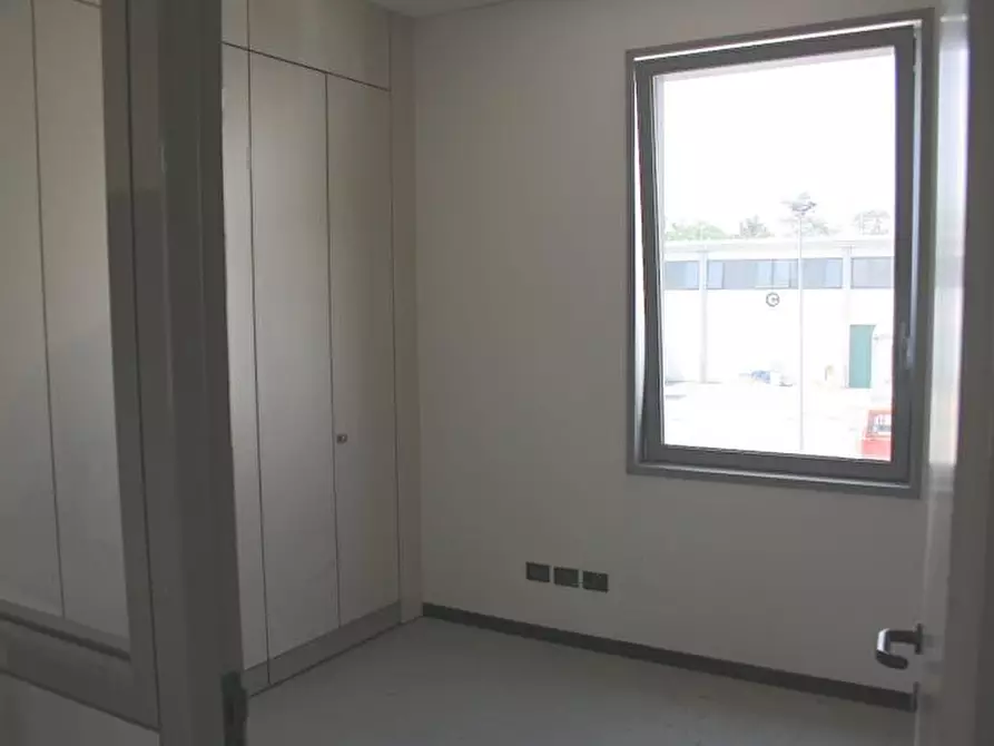 Immagine 5 di Ufficio in affitto  in AGRATE a Caponago