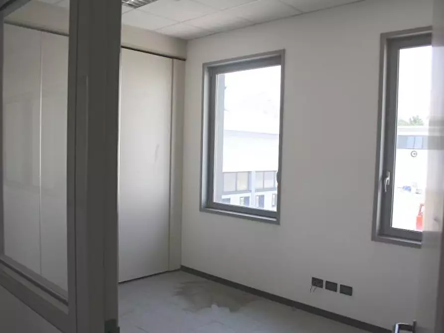 Immagine 7 di Ufficio in affitto  in AGRATE a Caponago