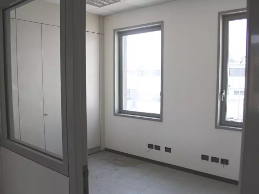 Immagine 9 di Ufficio in affitto  in AGRATE a Caponago