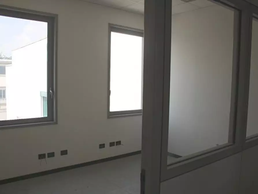 Immagine 11 di Ufficio in affitto  in AGRATE a Caponago