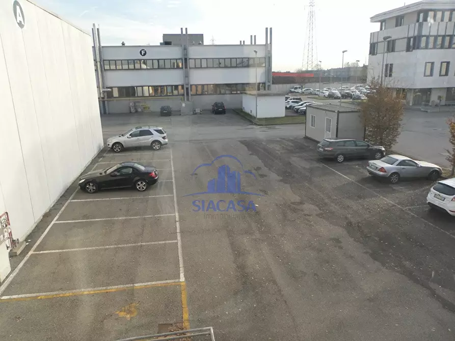 Immagine 23 di Ufficio in affitto  a Caponago