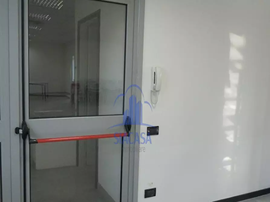 Immagine 13 di Ufficio in affitto  a Caponago