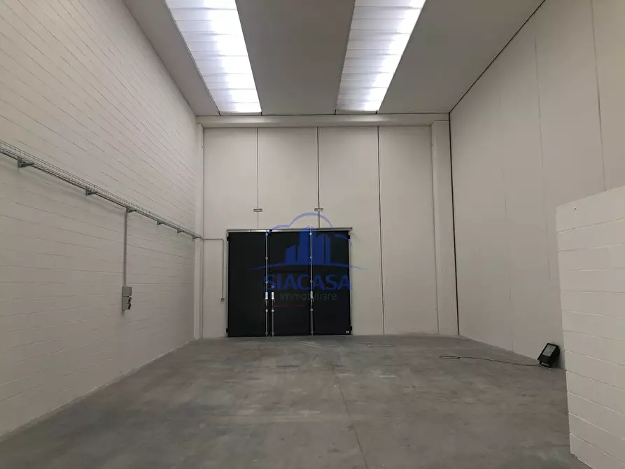 Immagine 2 di Capannone industriale in affitto  in via italia a Busnago