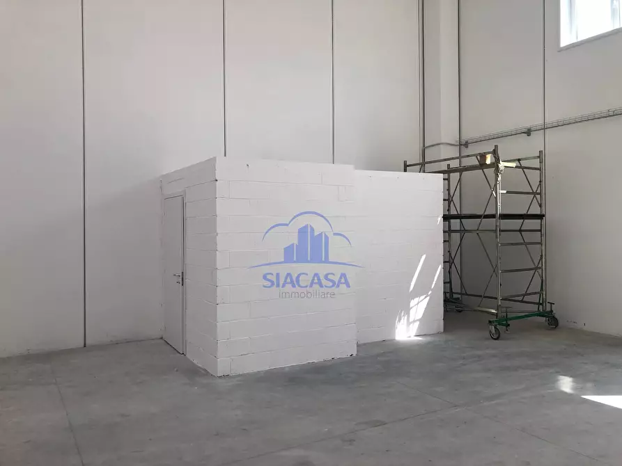 Immagine 3 di Capannone industriale in affitto  in via italia a Busnago