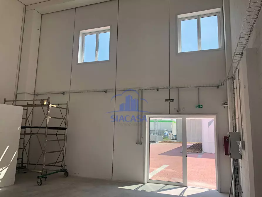 Immagine 4 di Capannone industriale in affitto  in via italia a Busnago