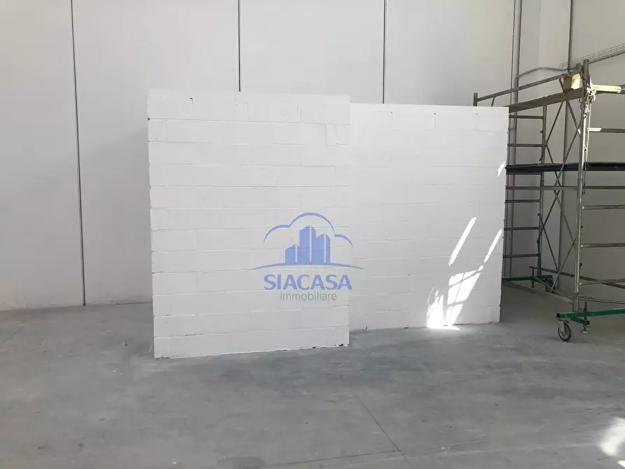 Immagine 5 di Capannone industriale in affitto  in via italia a Busnago