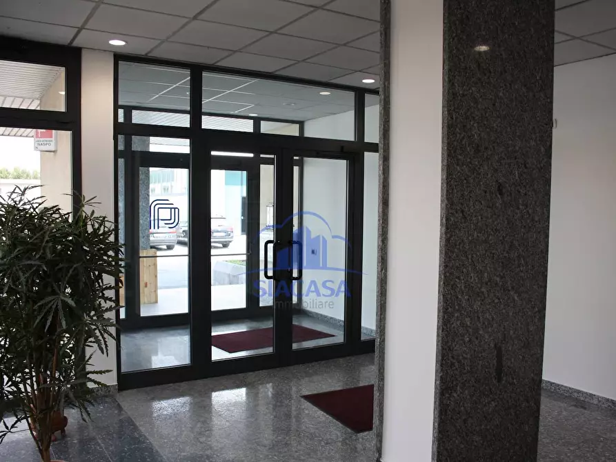 Immagine 24 di Ufficio in affitto  in CAPONAGO a Caponago