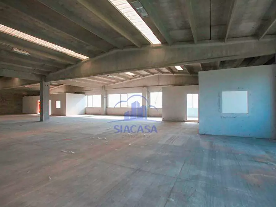 Immagine 2 di Capannone industriale in vendita  a Gessate