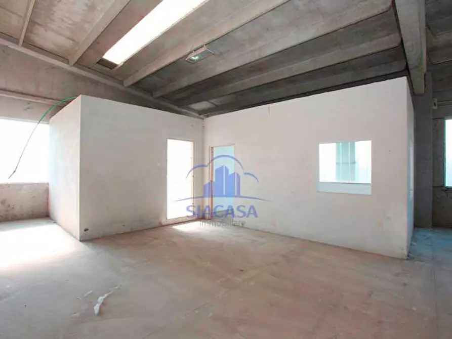 Immagine 3 di Capannone industriale in vendita  a Gessate