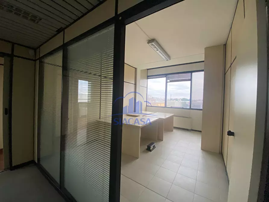 Immagine 2 di Ufficio in vendita  a Arcore