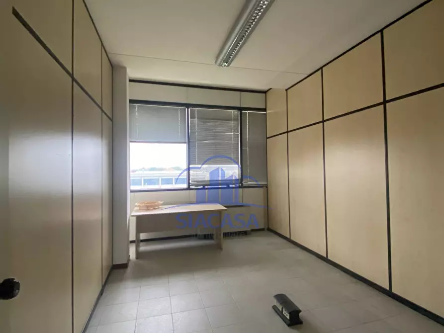 Immagine 5 di Ufficio in vendita  a Arcore