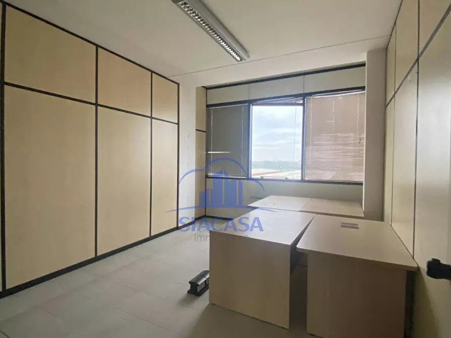 Immagine 6 di Ufficio in vendita  a Arcore