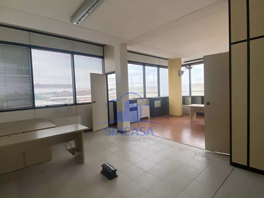Immagine 7 di Ufficio in vendita  a Arcore