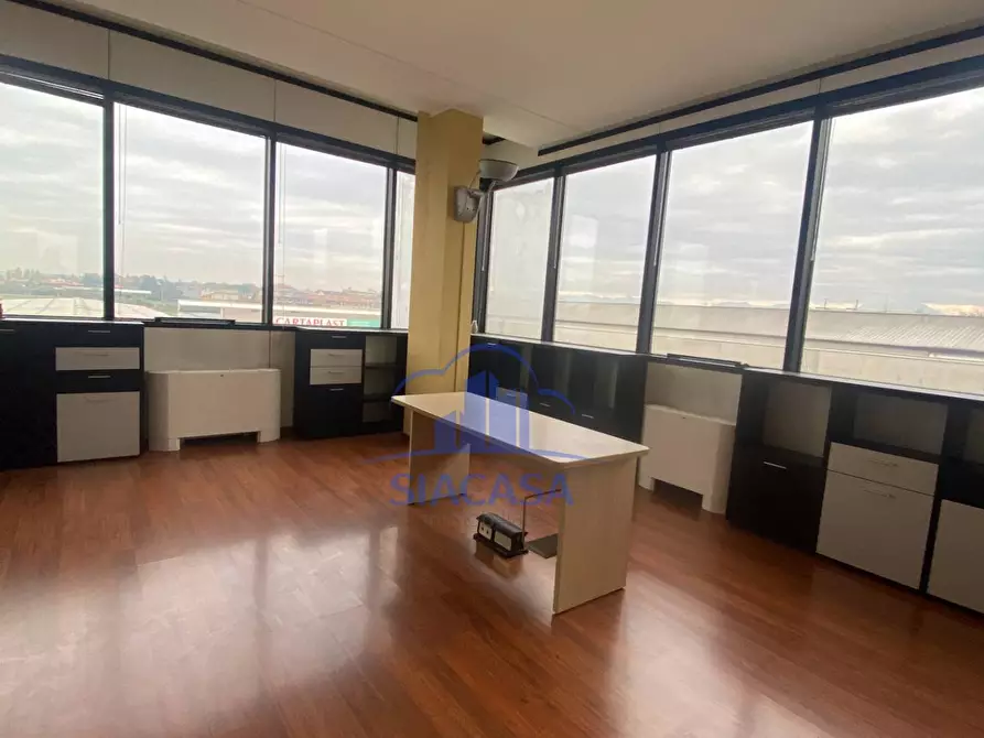 Immagine 8 di Ufficio in vendita  a Arcore