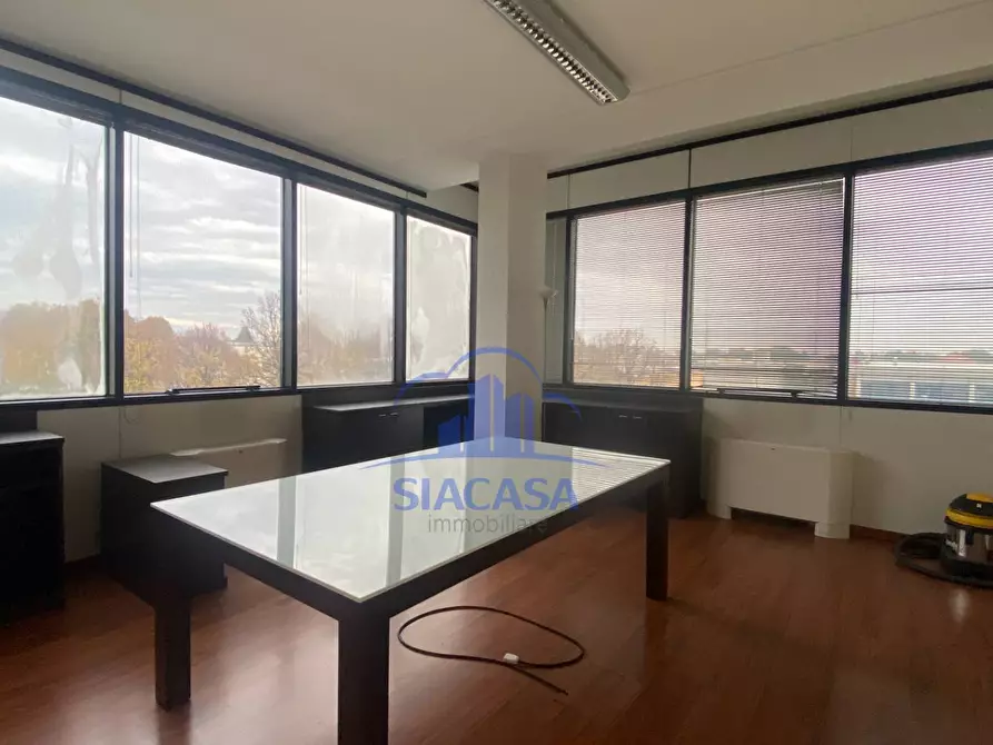 Immagine 9 di Ufficio in vendita  a Arcore