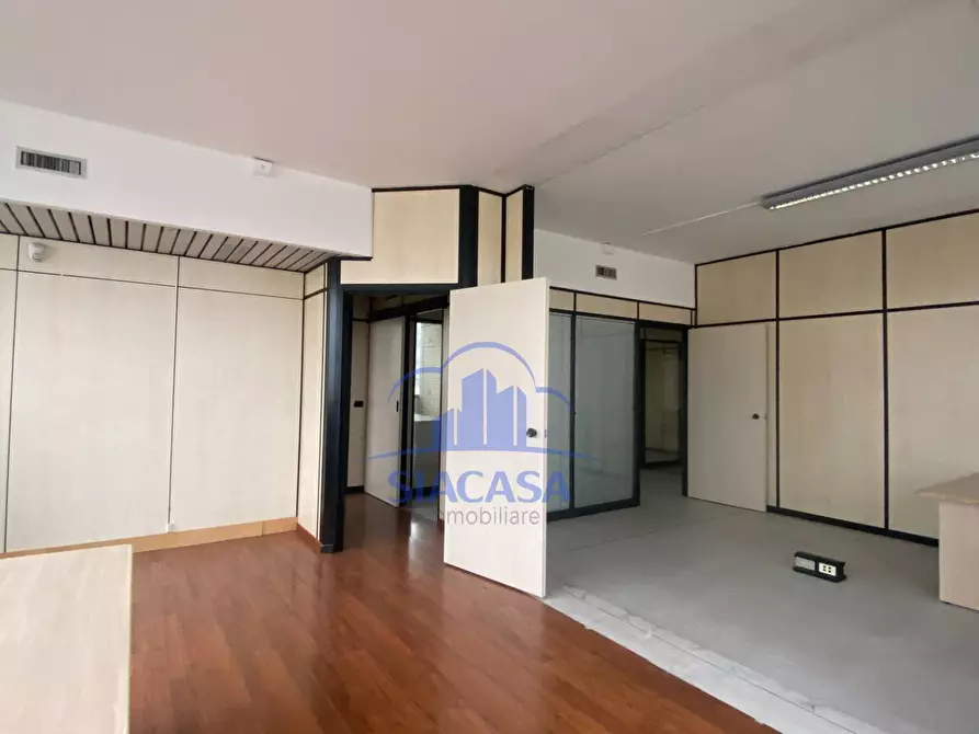 Immagine 10 di Ufficio in vendita  a Arcore