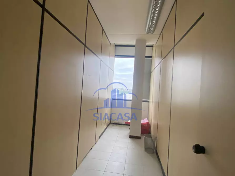 Immagine 12 di Ufficio in vendita  a Arcore