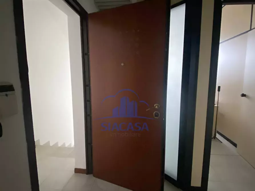 Immagine 17 di Ufficio in vendita  a Arcore