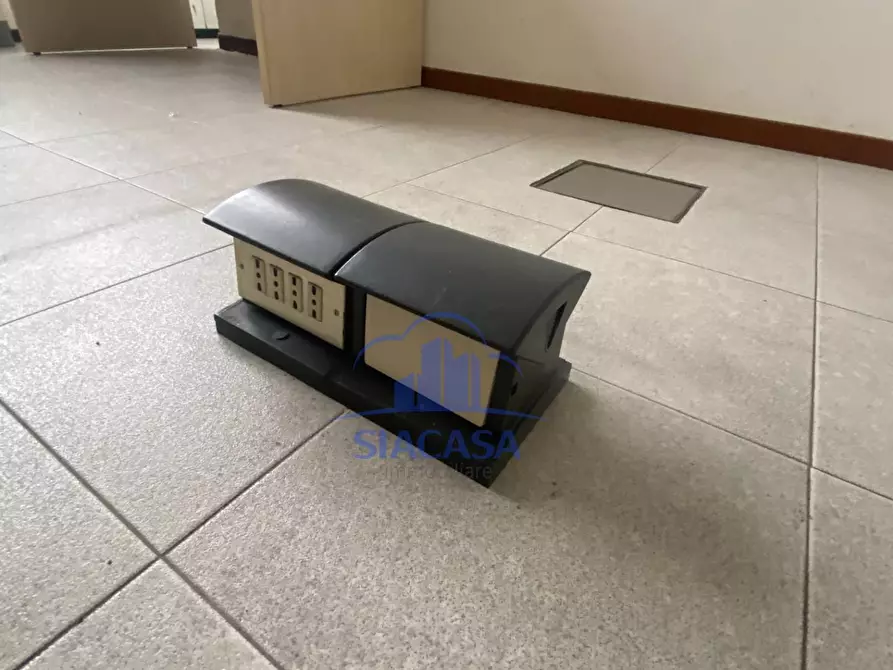 Immagine 18 di Ufficio in vendita  a Arcore